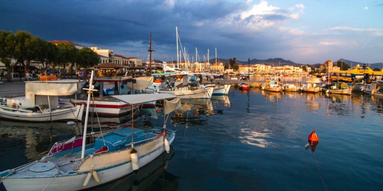 The Roof - Flat Sea View In Aegina Town Appartement Buitenkant foto